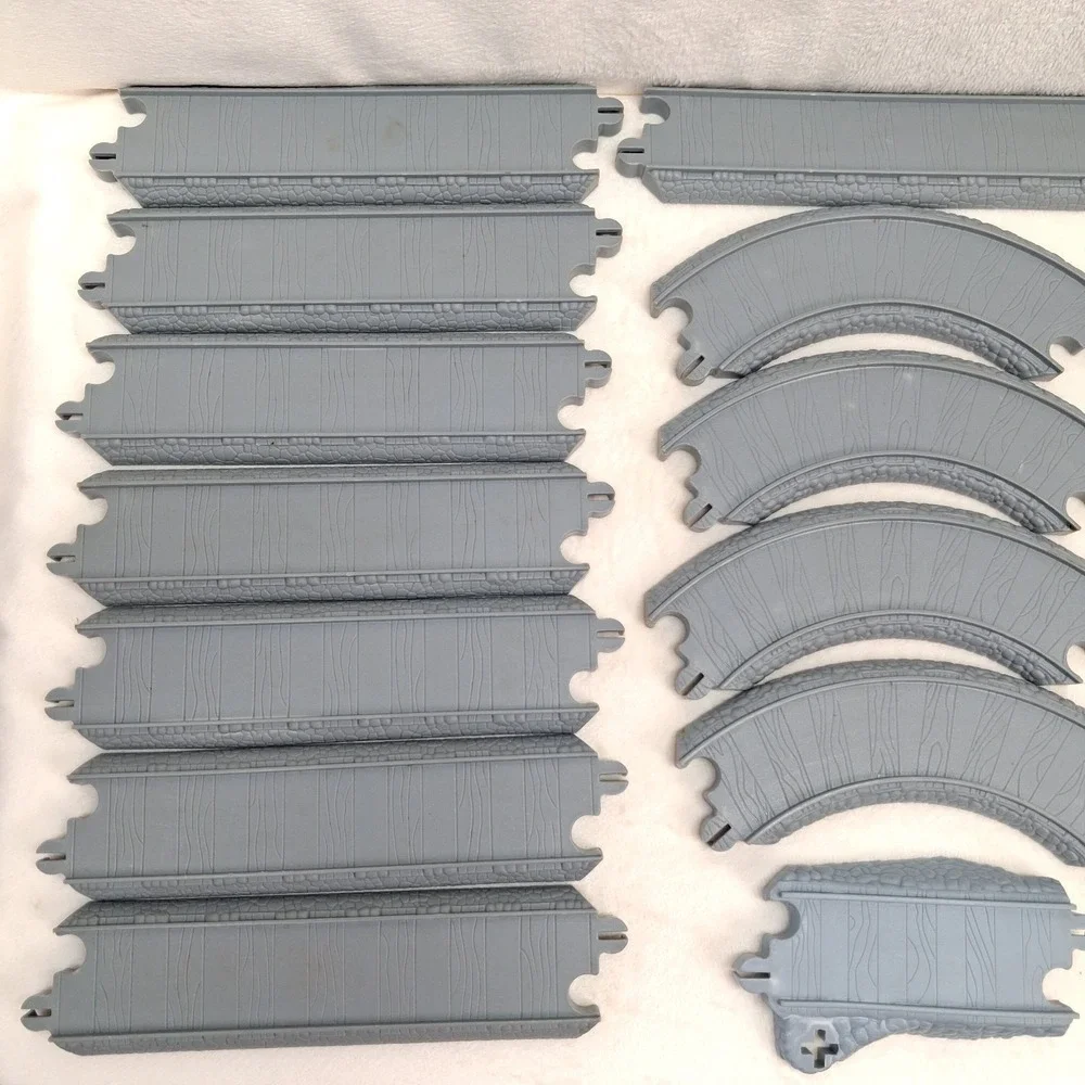 2002/2003/2004  Thomas And Friends Track Pieces- Learning Curve - Gullane LOT
